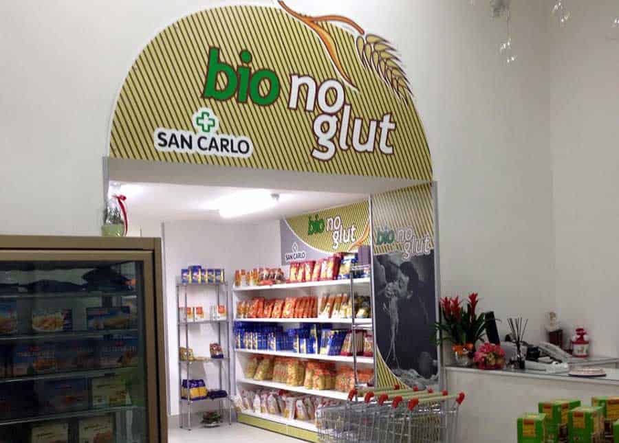 Mazzola Design S.r.l.s: allestimento Farmacia San Carlo "Bio no glut"